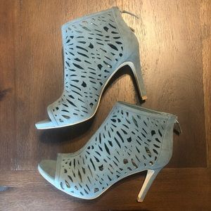 White House Black Market Sage Green Open Toe Cut Out Botties Zip Back Sz 9